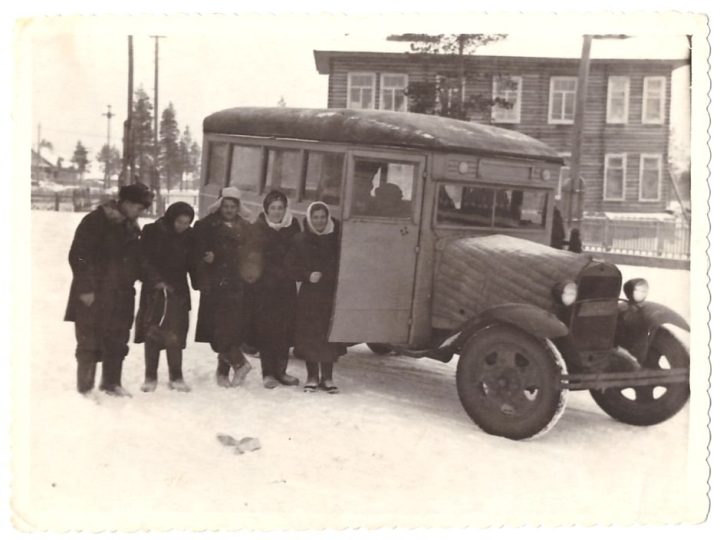 ОДИН ИЗ ПЕРВЫХ АВТОБУСОВ В ГОРОДЕ ПЕЧОРЕ